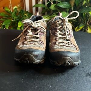 Patagonia Women's Drifter All-Terrain Hiking Shoe Size 9.5